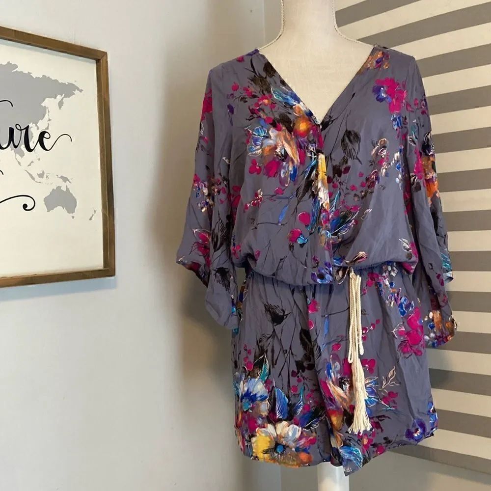 Umgee Gray Ramsey Floral Chic Boho Romantic Faux Wrap Romper Size Medium